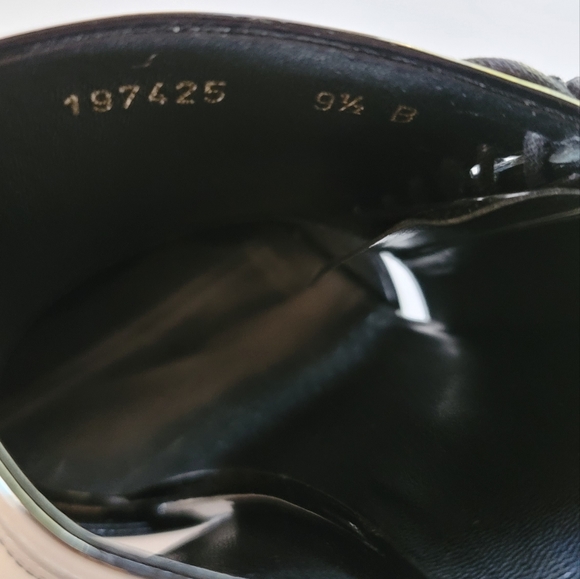 Black Patent GUCCI Split Pumps - Picture 8 of 15